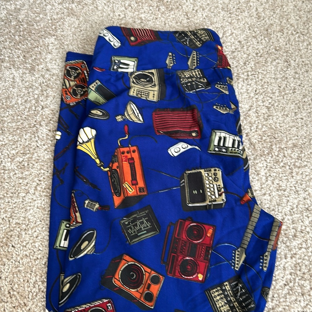 ￼ LulaRoe, TC music leggings